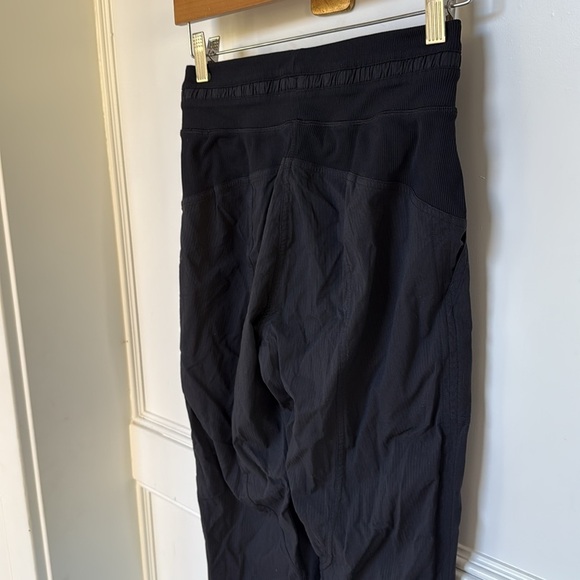 Lululemon Dance Studio Pants Black Color Womens size 2 Inseam 25” - Picture 6 of 13